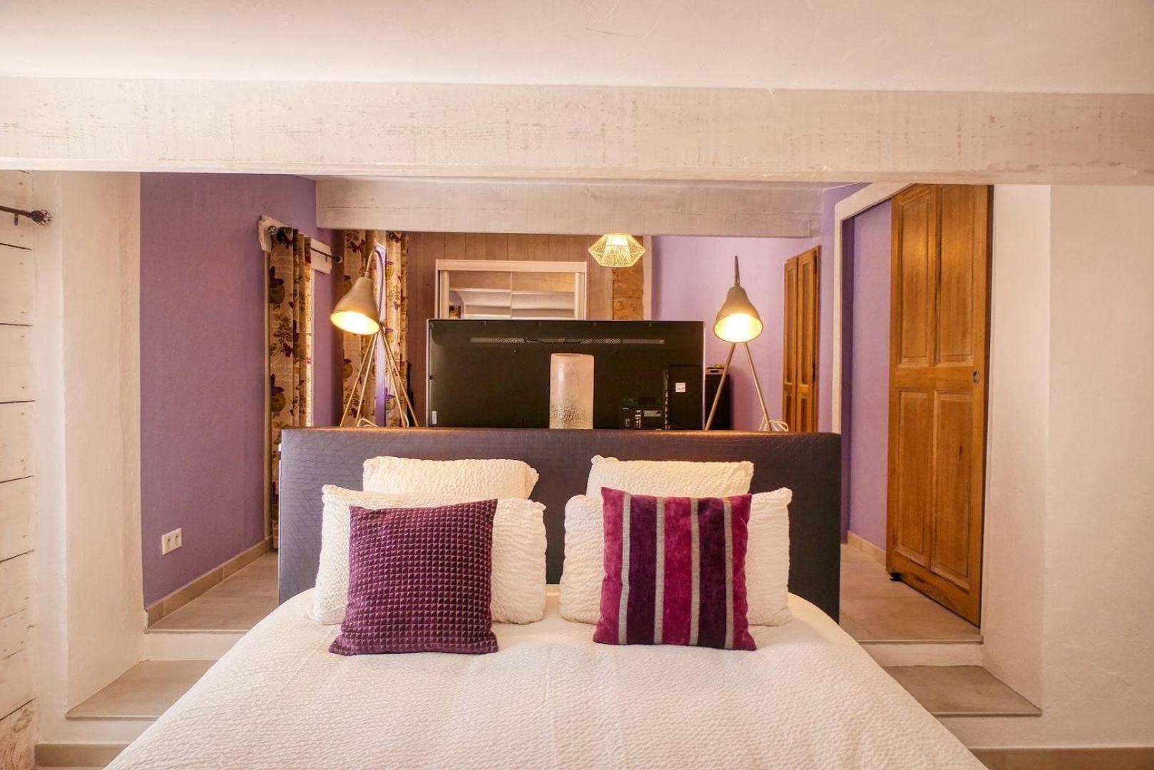 Le Hameau Fleur De Pierres , Chambre , Gite Et Table D'Hotes Murs  Exteriör bild