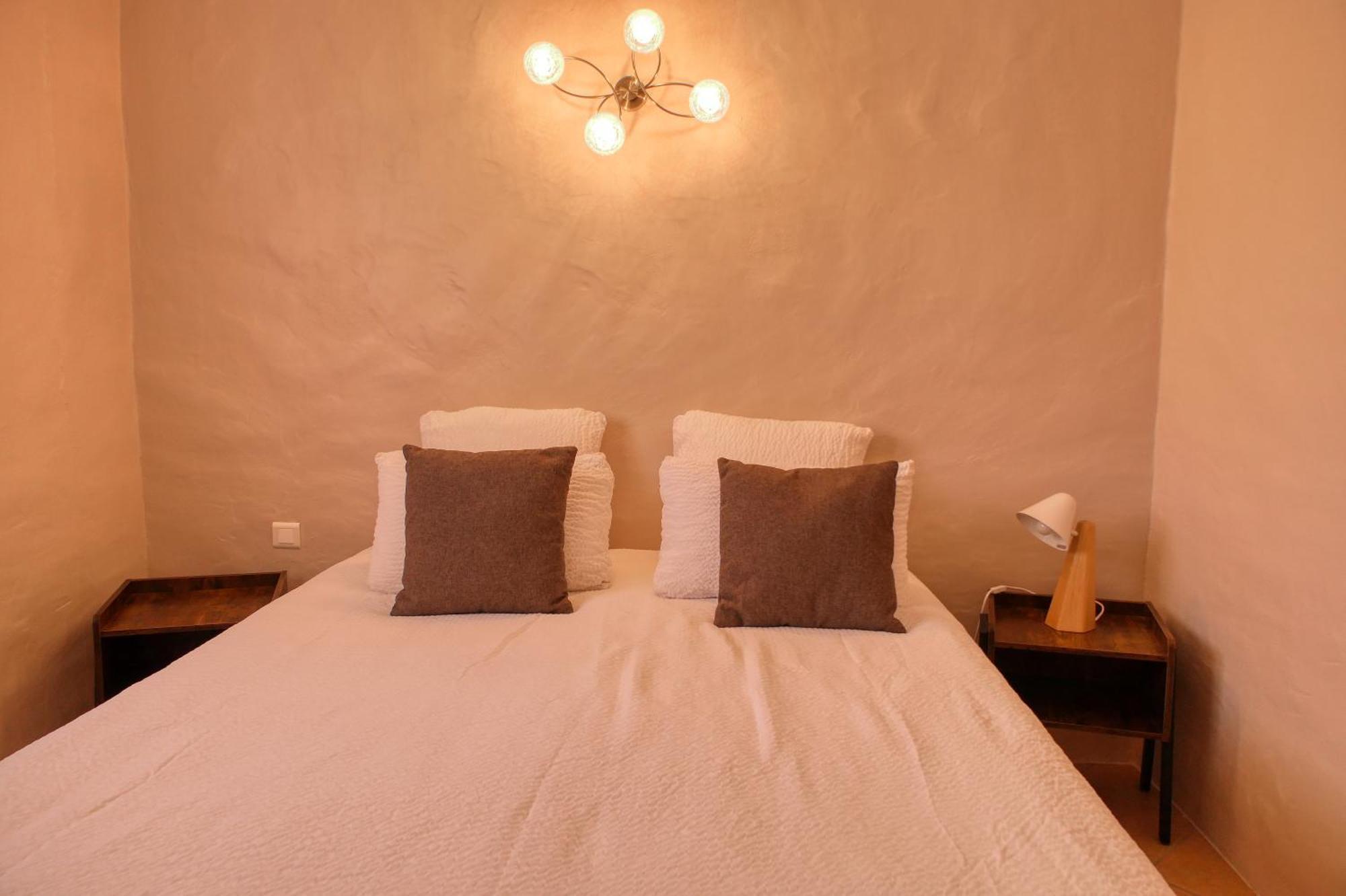 Le Hameau Fleur De Pierres , Chambre , Gite Et Table D'Hotes Murs  Exteriör bild