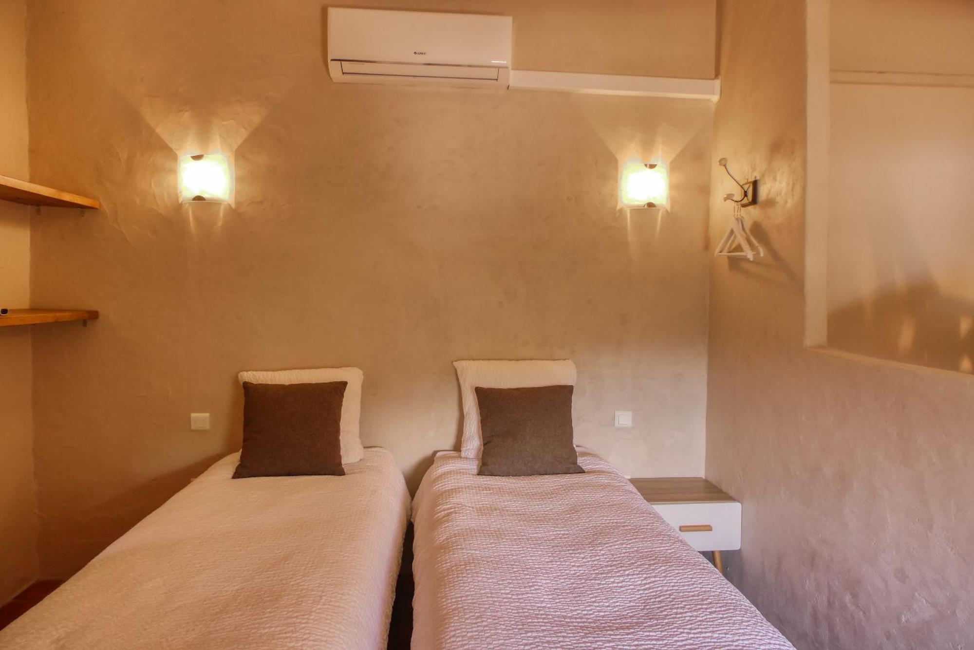 Le Hameau Fleur De Pierres , Chambre , Gite Et Table D'Hotes Murs  Exteriör bild