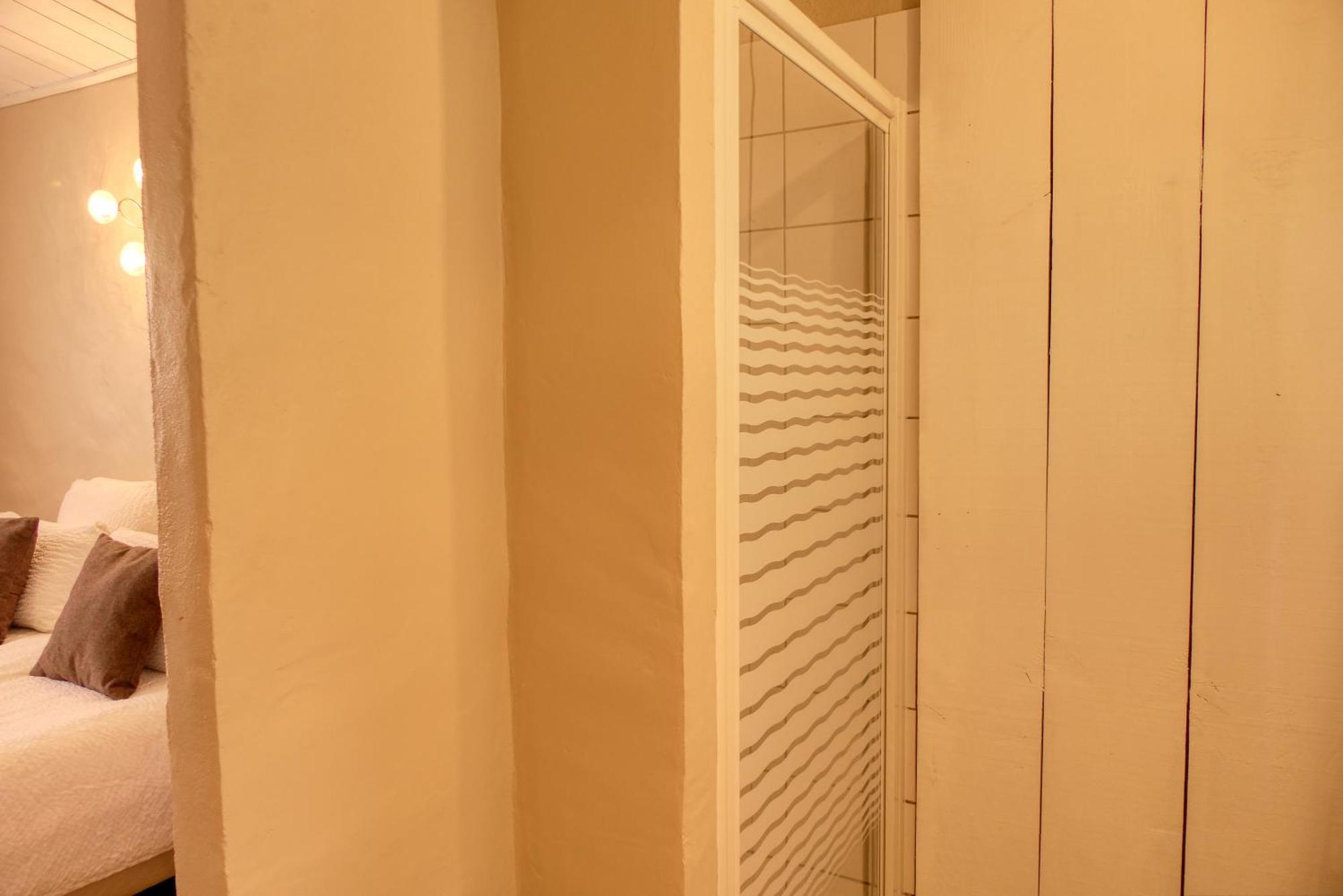 Le Hameau Fleur De Pierres , Chambre , Gite Et Table D'Hotes Murs  Exteriör bild