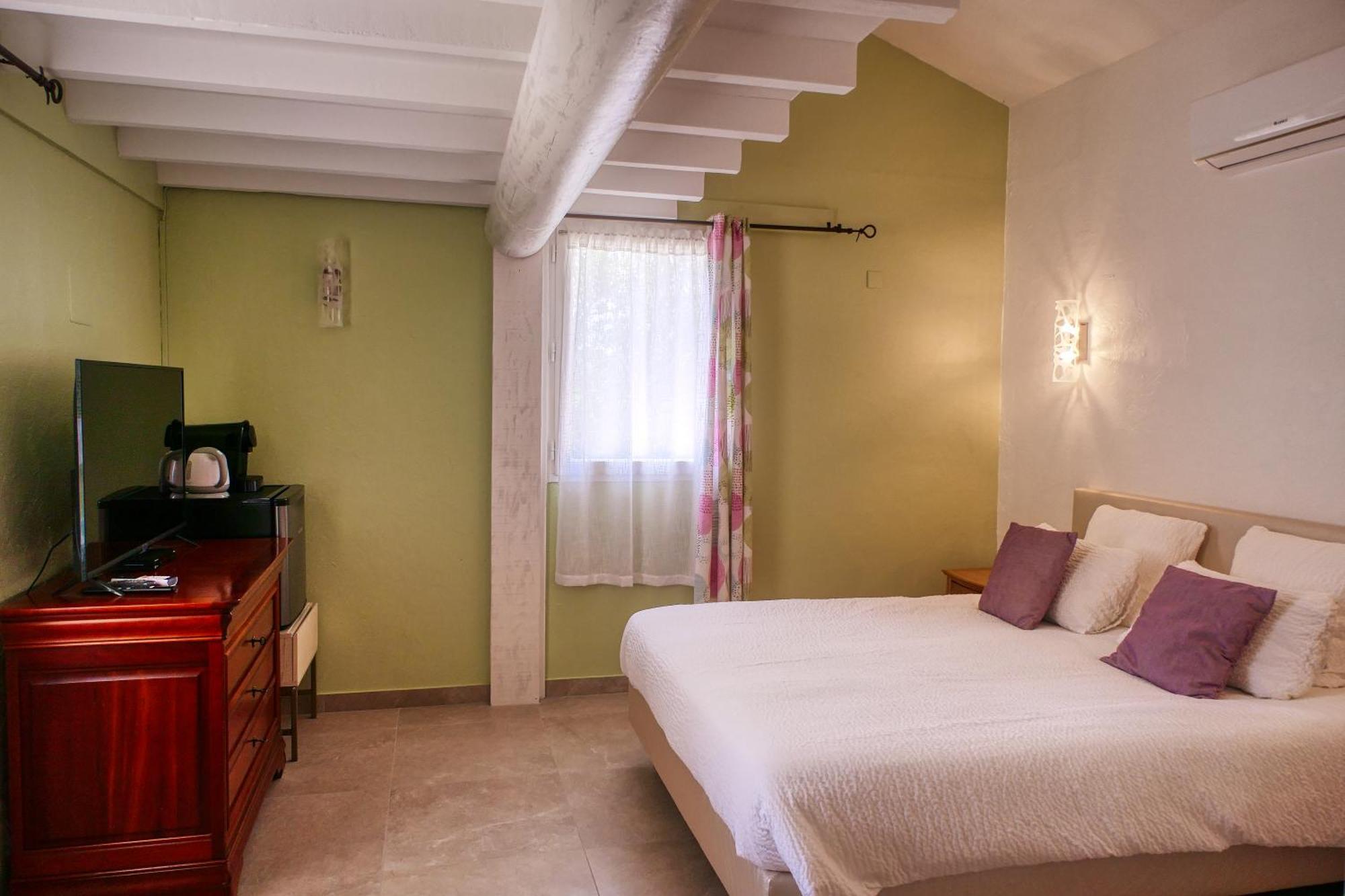 Le Hameau Fleur De Pierres , Chambre , Gite Et Table D'Hotes Murs  Exteriör bild