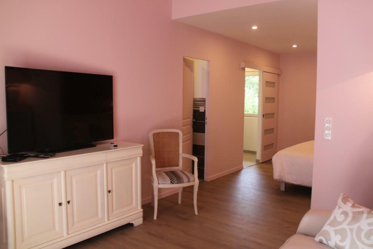 Le Hameau Fleur De Pierres , Chambre , Gite Et Table D'Hotes Murs  Exteriör bild