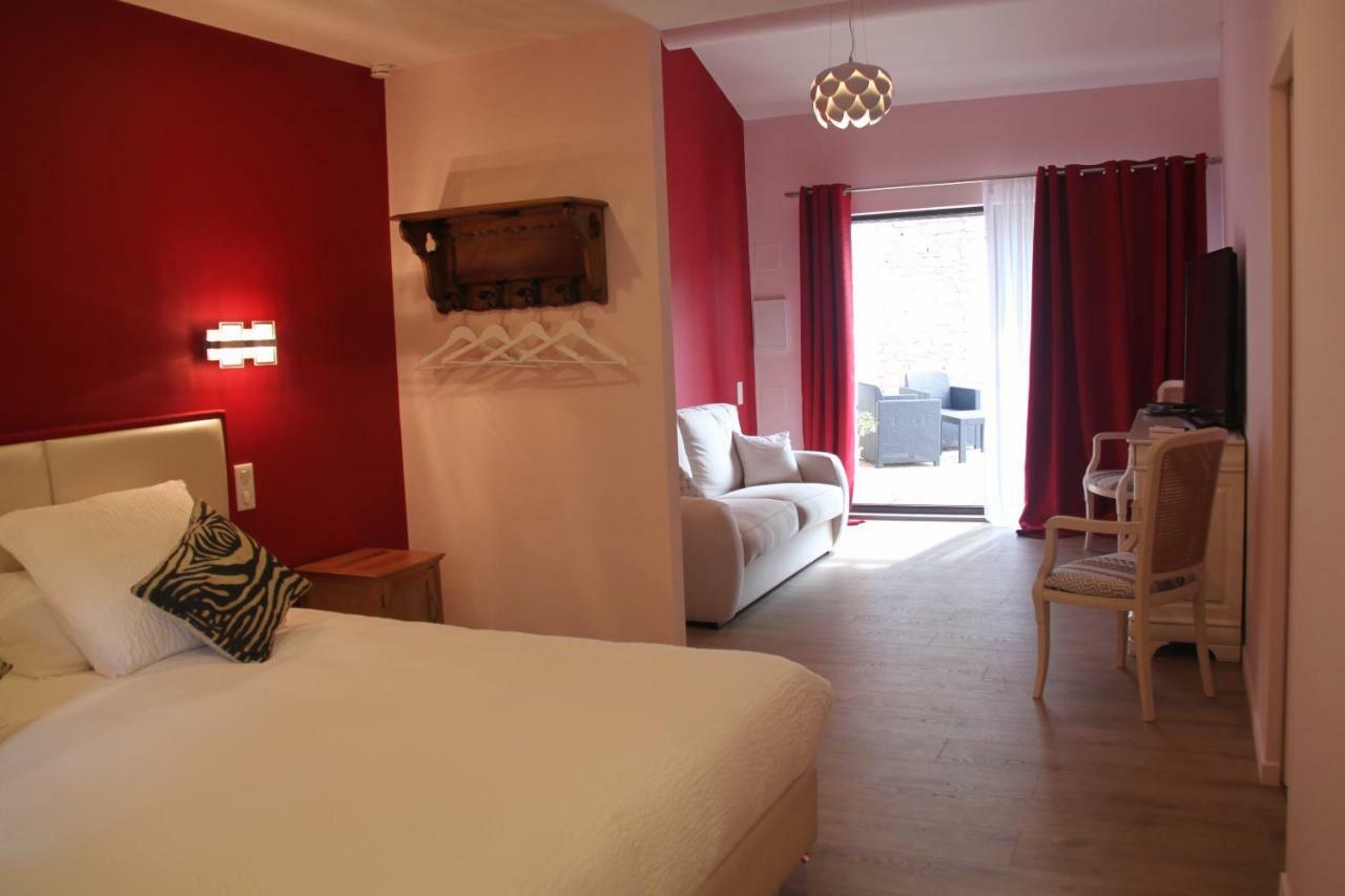 Le Hameau Fleur De Pierres , Chambre , Gite Et Table D'Hotes Murs  Exteriör bild